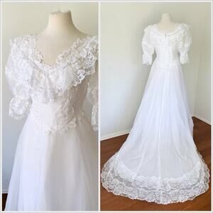 Vintage 80s Princess Puff Sleeve White Wedding Dress // Size Medium or Large